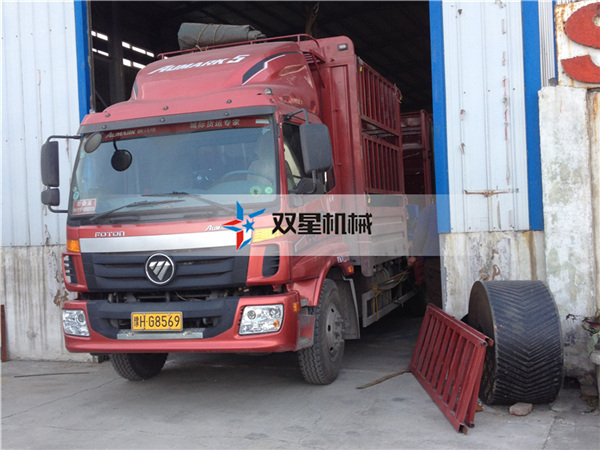 皓星<a href='http://www.sand-stone.cn/1/54.html' target='_blank'><span>廢鋁粉碎機</span></a>設備發(fā)貨現(xiàn)場