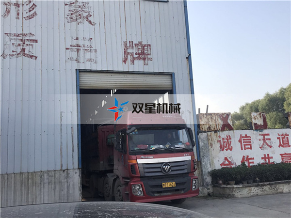 皓星<a href='http://www.sand-stone.cn/1/54.html' target='_blank'><span>廢鋁粉碎機(jī)</span></a>設(shè)備發(fā)貨現(xiàn)場(chǎng)圖二