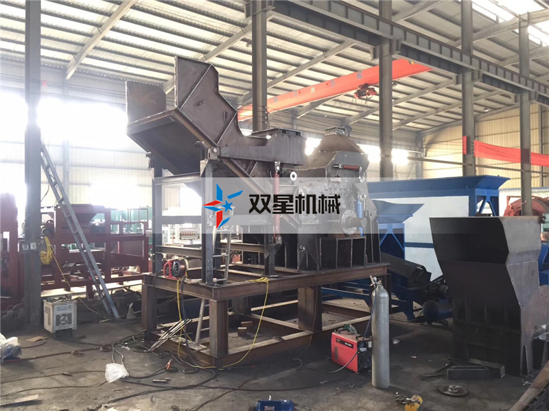 <a href='http://www.sand-stone.cn/' target='_blank'><span>金屬粉碎機</span></a>生產(chǎn)車間實拍