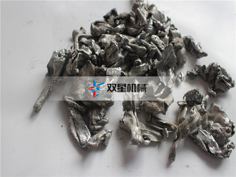 斷橋鋁粉碎機設備粉碎物料實拍