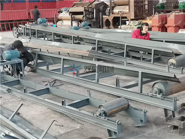 金屬破碎機(jī)配套設(shè)備<a href='http://www.sand-stone.cn/line/602.html' target='_blank'><span>輸送帶</span></a>