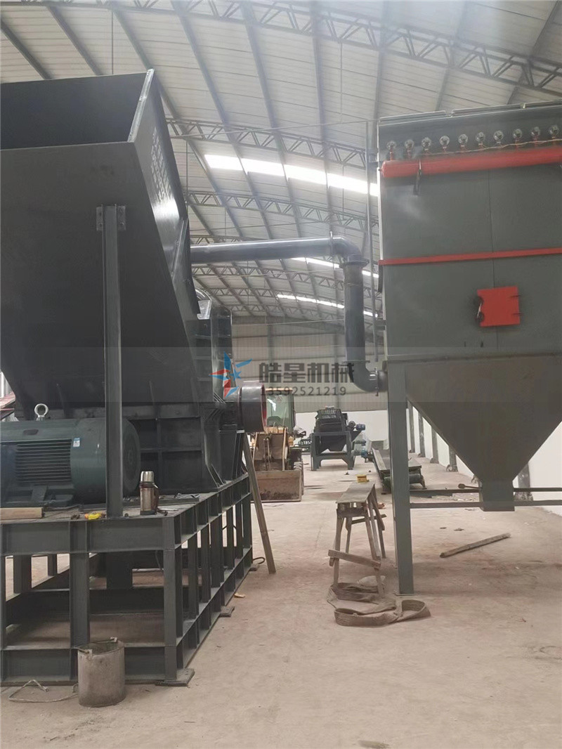 <a href='http://www.sand-stone.cn/' target='_blank'><span>金屬粉碎機(jī)</span></a>作業(yè)現(xiàn)場(chǎng)